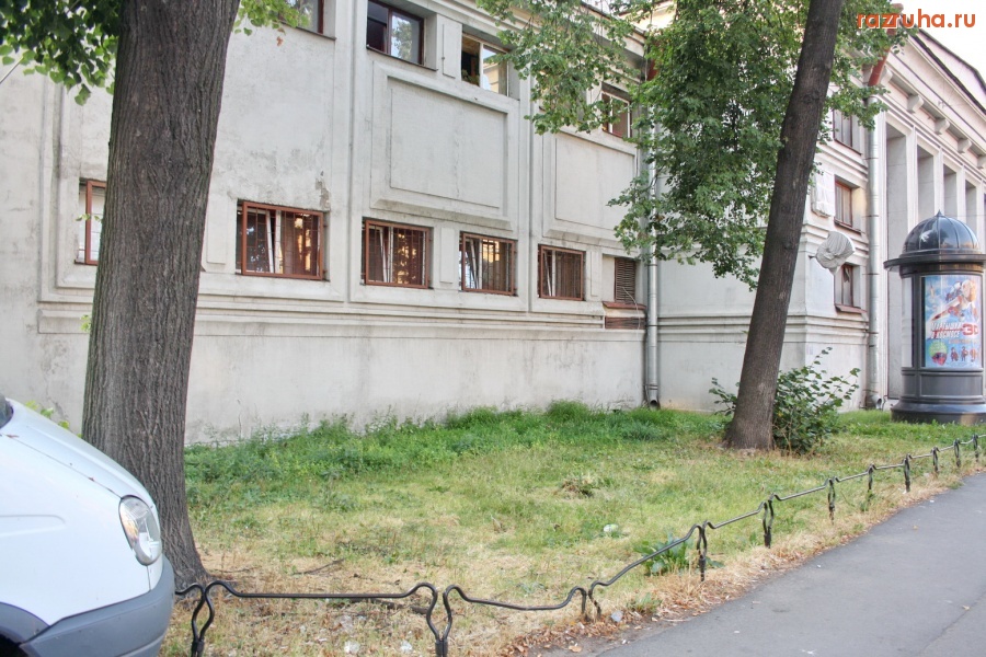 Санкт-Петербург - Глава Петроградской администрации Алексей Делюкин: в 2009 году реализована 4-хлетняя  программа благоустройства дворов...