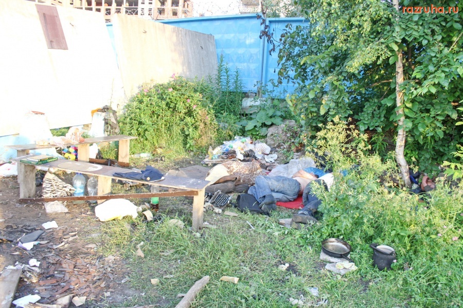 Санкт-Петербург - ПЕТРОГРАДСКИЕ КЛОШАРЫ НА БЕРЕГУ МАЛОЙ НЕВКИ