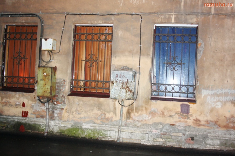 Санкт-Петербург - Санкт-Петебург, Петроградский район, Чкаловский проспект.  Ободранные фасады домов