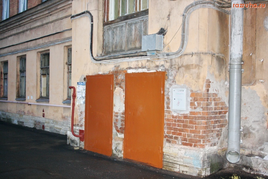 Санкт-Петербург - Санкт-Петебург, Петроградский район, Чкаловский проспект.  Ободранные фасады домов