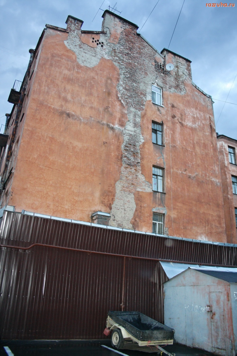 Санкт-Петербург - Санкт-Петебург, Петроградский район, Чкаловский проспект.  Ободранные фасады домов