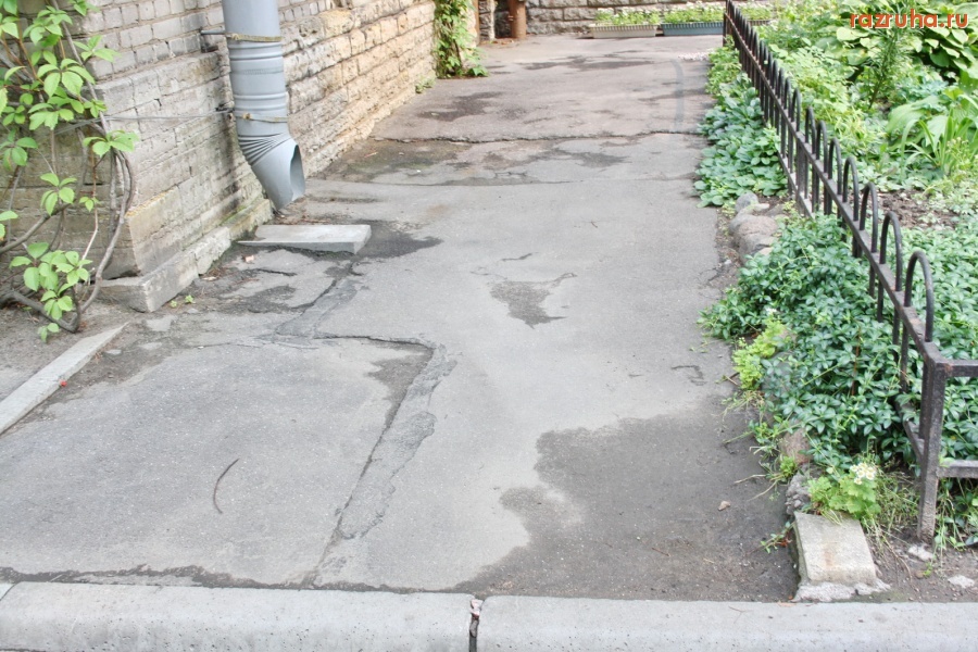 Санкт-Петербург - Петроградский район. Дороги, ведущие в Законодательное собрание. Алексей Делюкин: «…В 2009 году мы… завершили работы по асфальтированию и мощению плиткой более 500 тысяч кв.м. площади…»