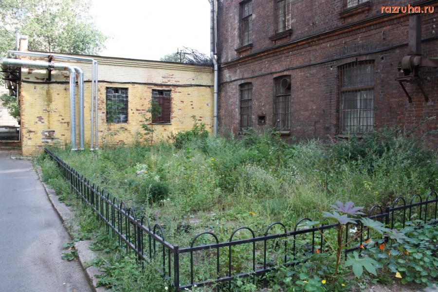 Санкт-Петербург - Глава Петроградской администрации Алексей Делюкин: в 2009 году реализована 4-хлетняя  программа благоустройства дворов...