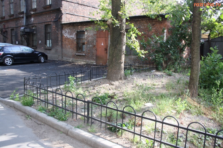 Санкт-Петербург - Глава Петроградской администрации Алексей Делюкин: в 2009 году реализована 4-хлетняя  программа благоустройства дворов...