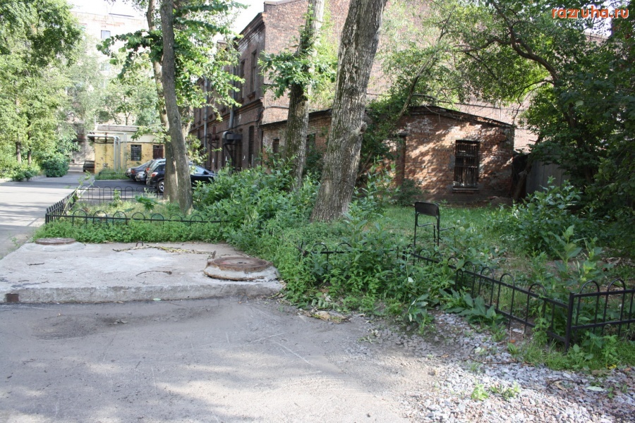 Санкт-Петербург - Глава Петроградской администрации Алексей Делюкин: в 2009 году реализована 4-хлетняя  программа благоустройства дворов...