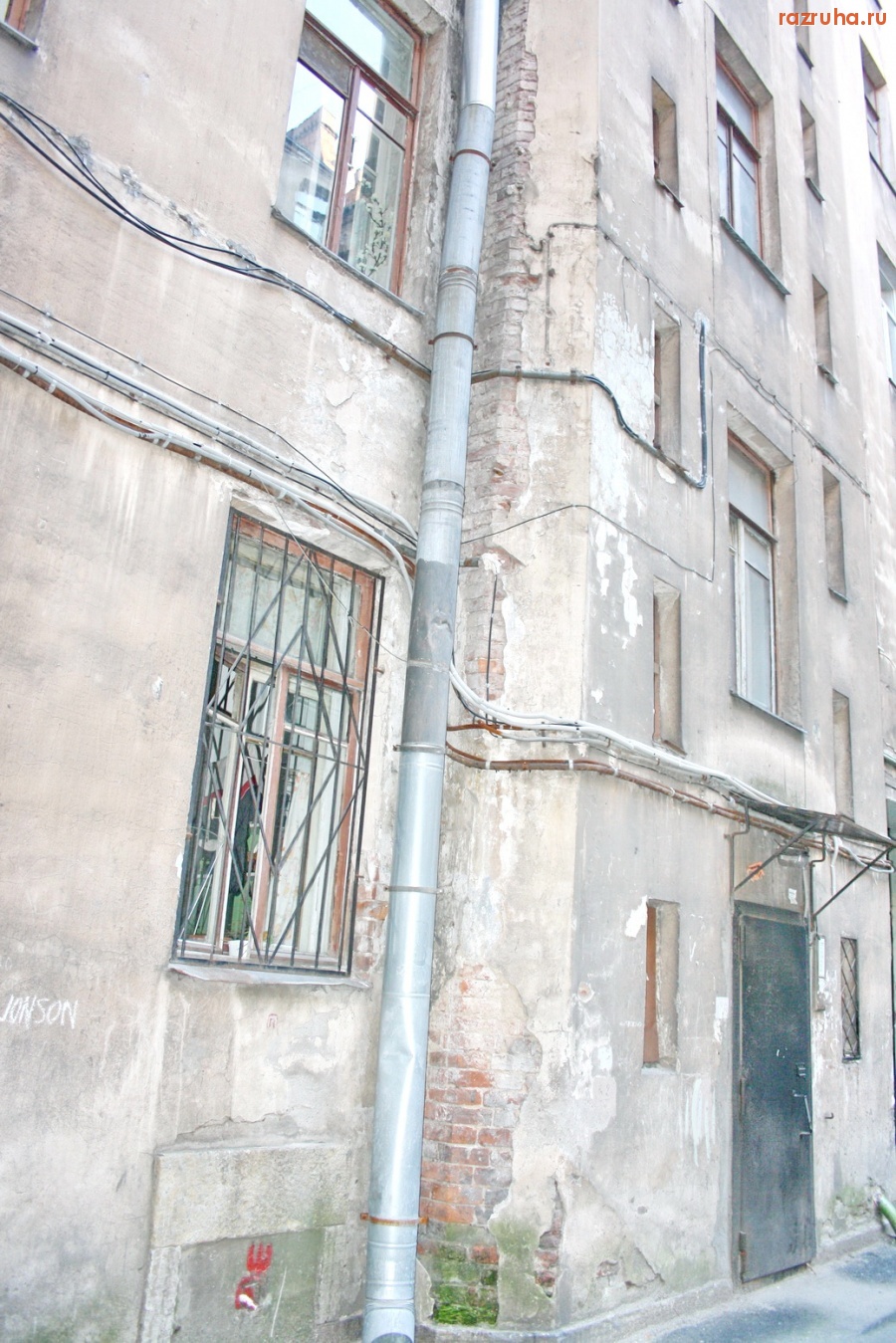 Санкт-Петербург - Петроградский район. Рядом с райадминистрацией. Ул. Большая Монетная, 21/ Малая Монетная, 9. Двор, фасады.