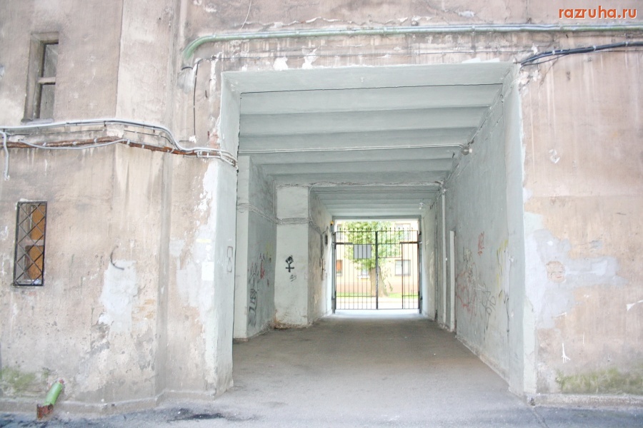 Санкт-Петербург - Петроградский район. Рядом с райадминистрацией. Ул. Большая Монетная, 21/ Малая Монетная, 9. Двор, фасады.