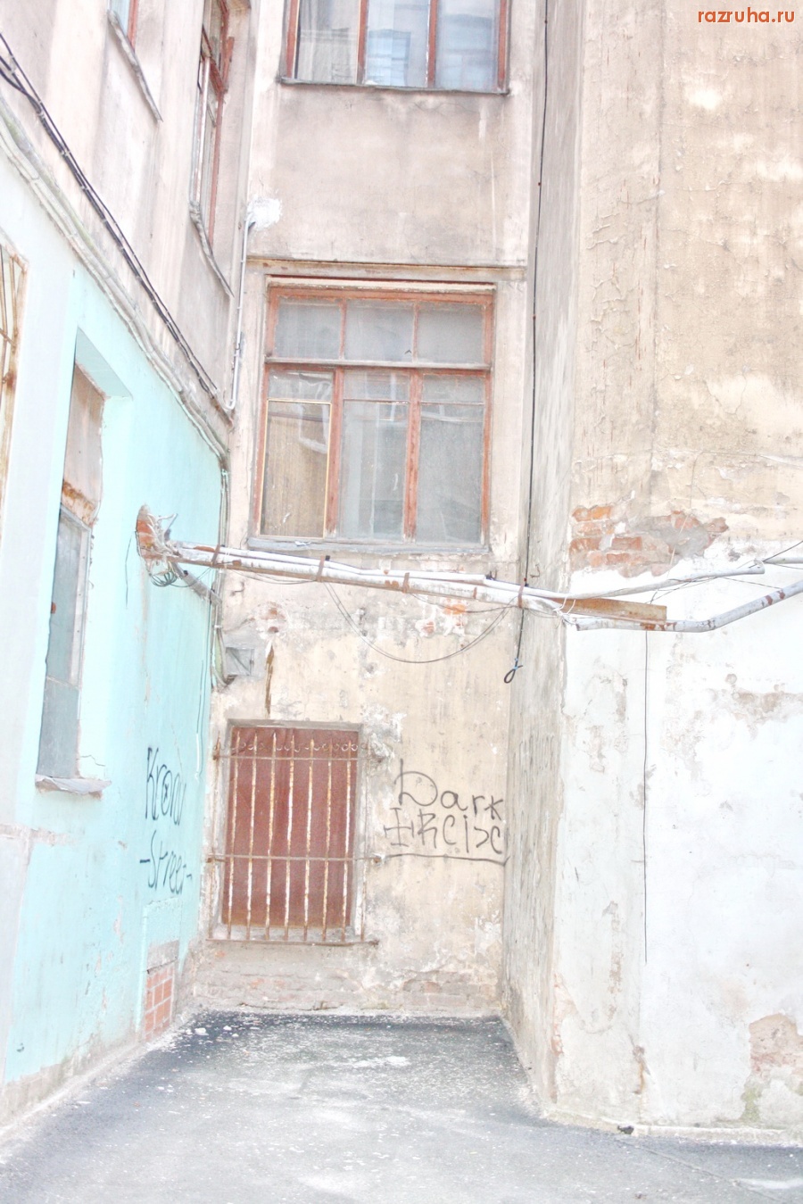 Санкт-Петербург - Петроградский район. Рядом с райадминистрацией. Ул. Большая Монетная, 21/ Малая Монетная, 9. Двор, фасады.