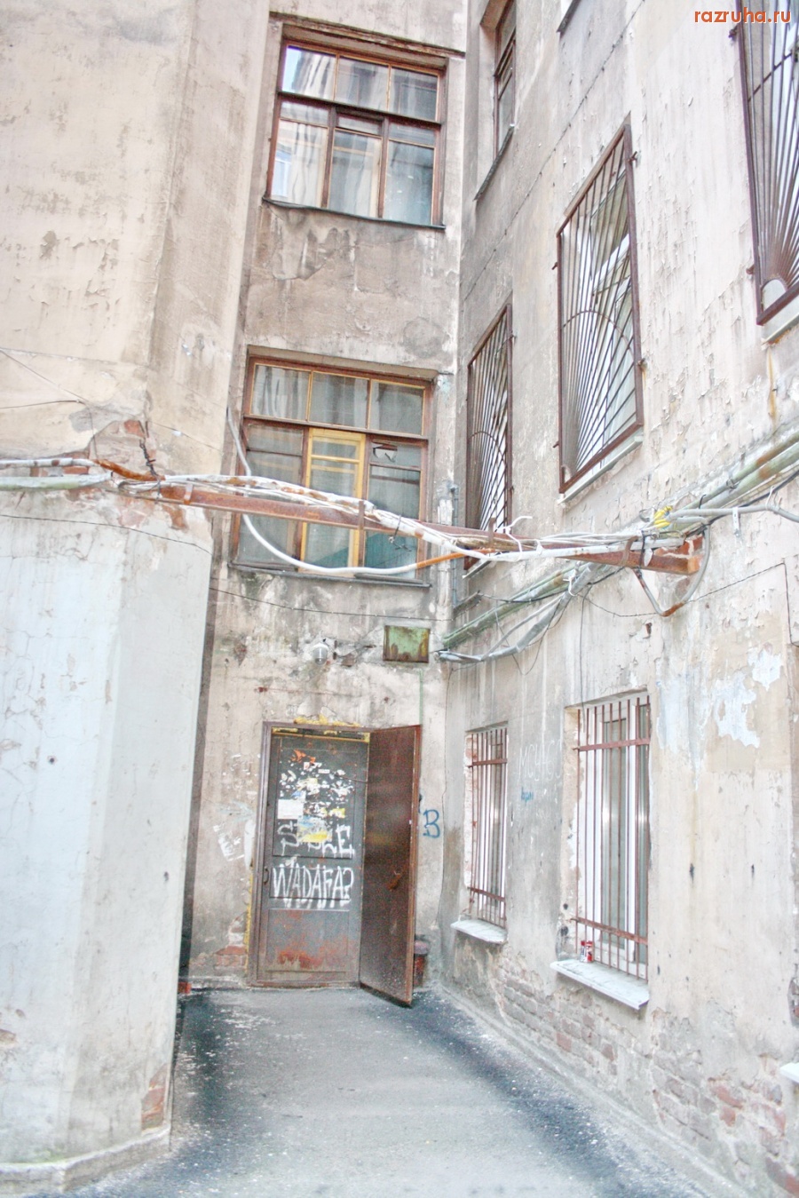 Санкт-Петербург - Петроградский район. Рядом с райадминистрацией. Ул. Большая Монетная, 21/ Малая Монетная, 9. Двор, фасады.