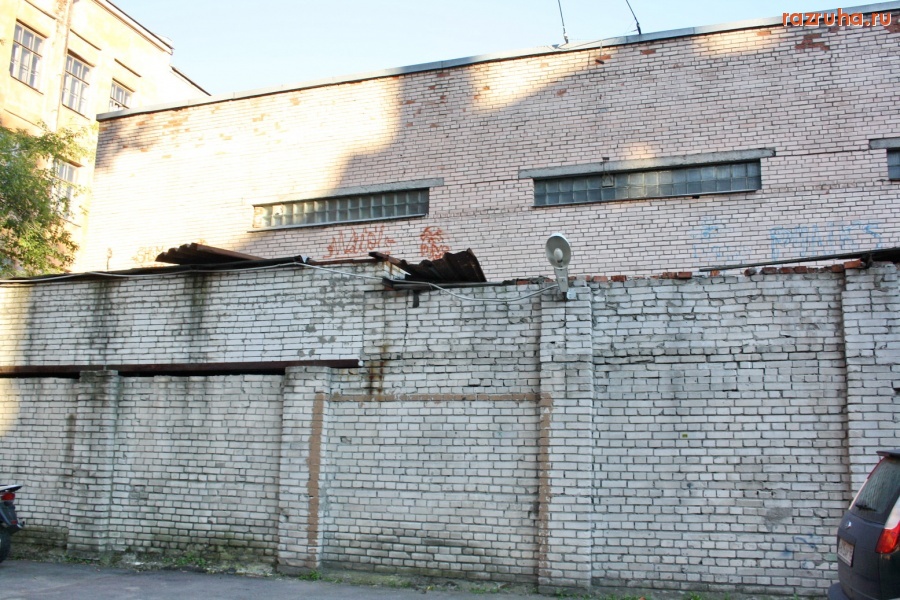 Санкт-Петербург - Петроградский район. Большая Монетная улица, 19-б. Строение во дворе около районной администрации.