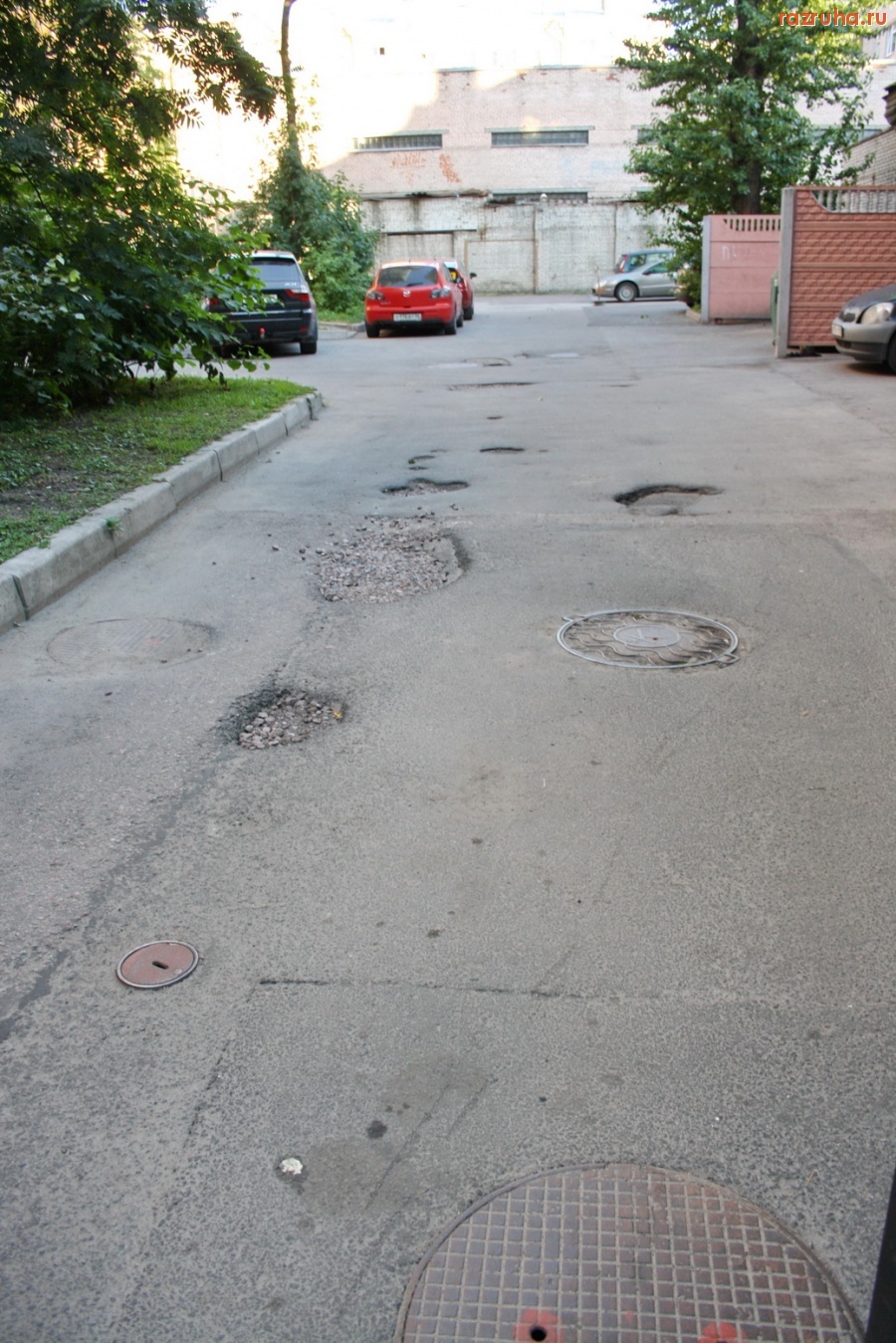 Санкт-Петербург - Петроградский район. Большая Монетная улица, 19-б. Двор около районной администрации.