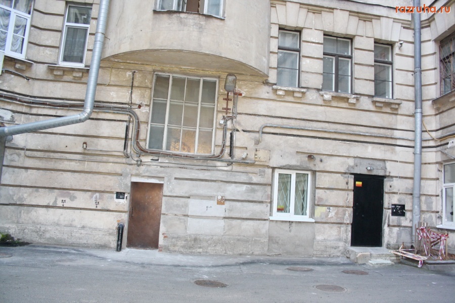 Санкт-Петербург - Петроградский район. Большая Монетная улица, дома 13-15, Каменноостровский проспект 18. Дворы, фасады.