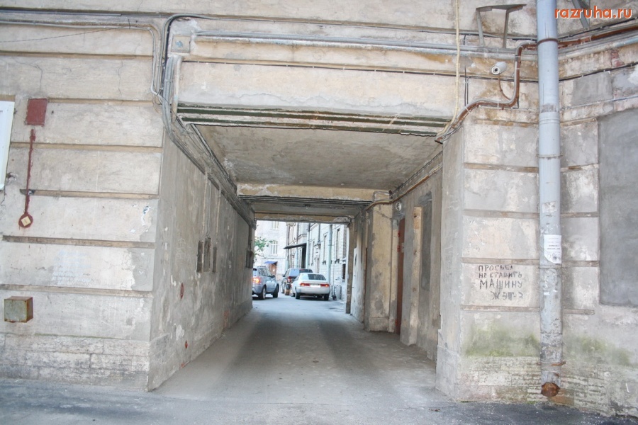 Санкт-Петербург - Петроградский район. Большая Монетная улица, дома 13-15, Каменноостровский проспект 18. Дворы, фасады.