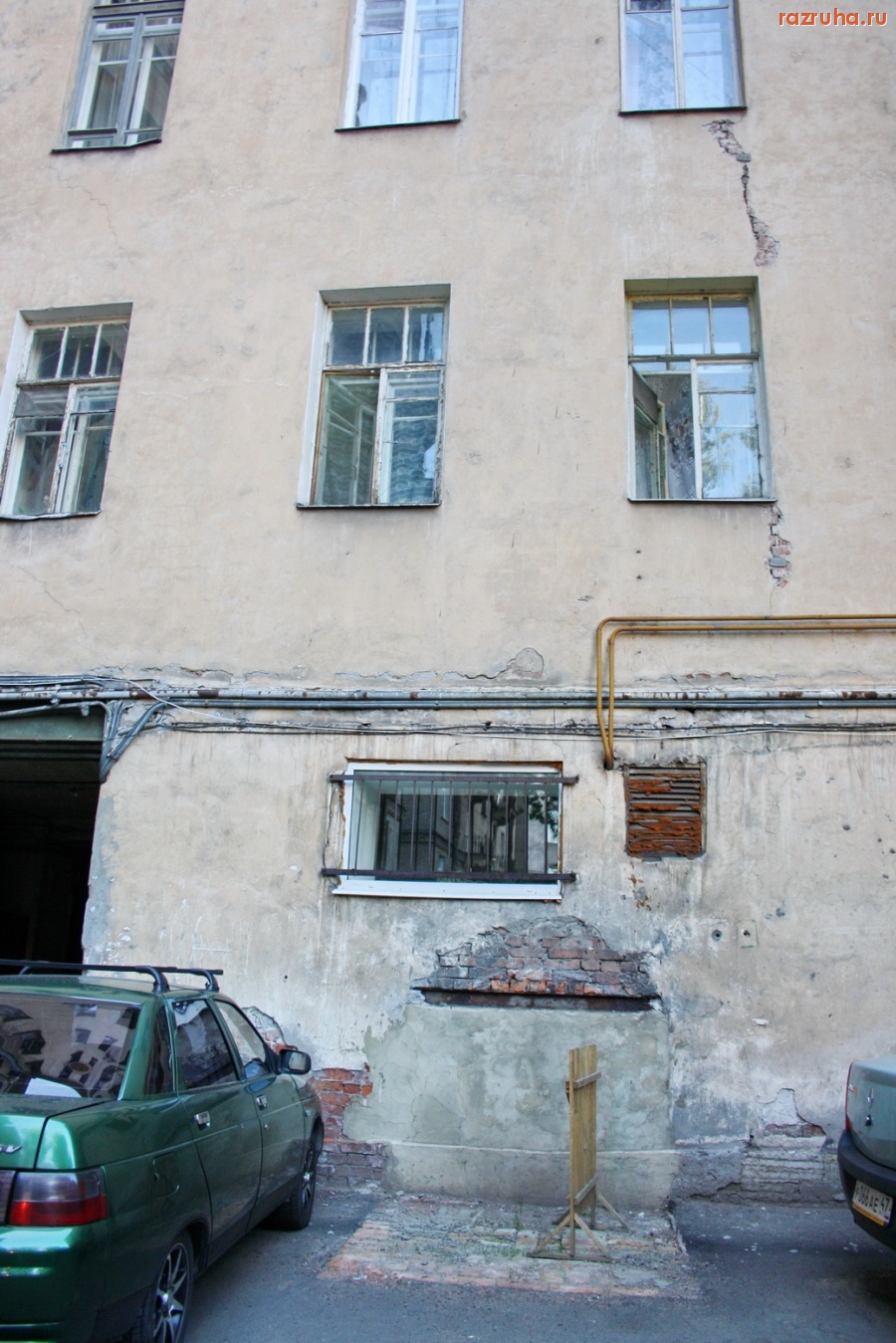 Санкт-Петербург - Петроградский район. Большая Монетная улица, дома 13-15, Каменноостровский проспект 18. Дворы, фасады.