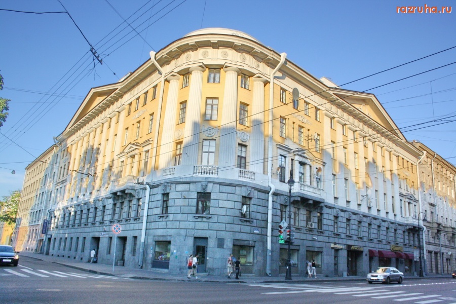 Санкт-Петербург - Петроградский район. Большая Монетная улица, дома 13-15, Каменноостровский проспект 18. Дворы, фасады.