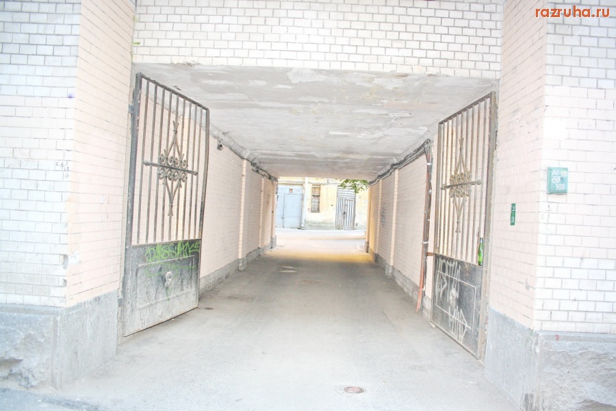 Санкт-Петербург - Санкт-Петербург, Петроградский район. Ул. Б. Монетная 11. Дворик  ГУЖА и ЖКС-2