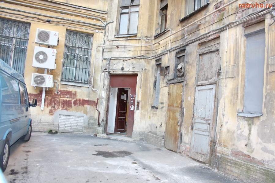 Санкт-Петербург - Санкт-Петербург, Петроградский район. Ул. Б. Монетная 11. Дворик  ГУЖА и ЖКС-2