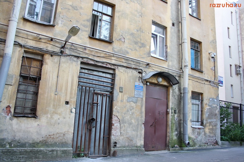 Санкт-Петербург - Санкт-Петербург, Петроградский район. Ул. Б. Монетная 11. Дворик  ГУЖА и ЖКС-2