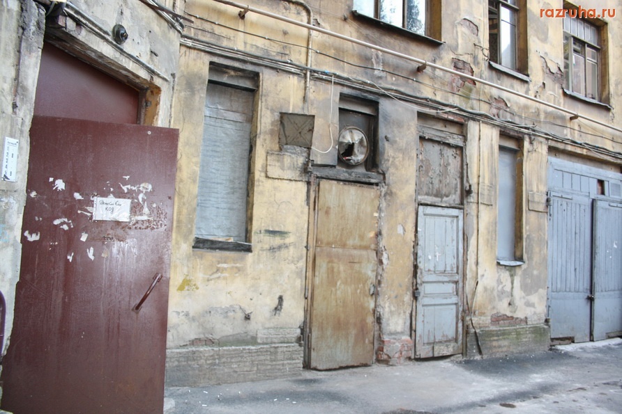 Санкт-Петербург - Санкт-Петербург, Петроградский район. Ул. Б. Монетная 11. Дворик  ГУЖА и ЖКС-2