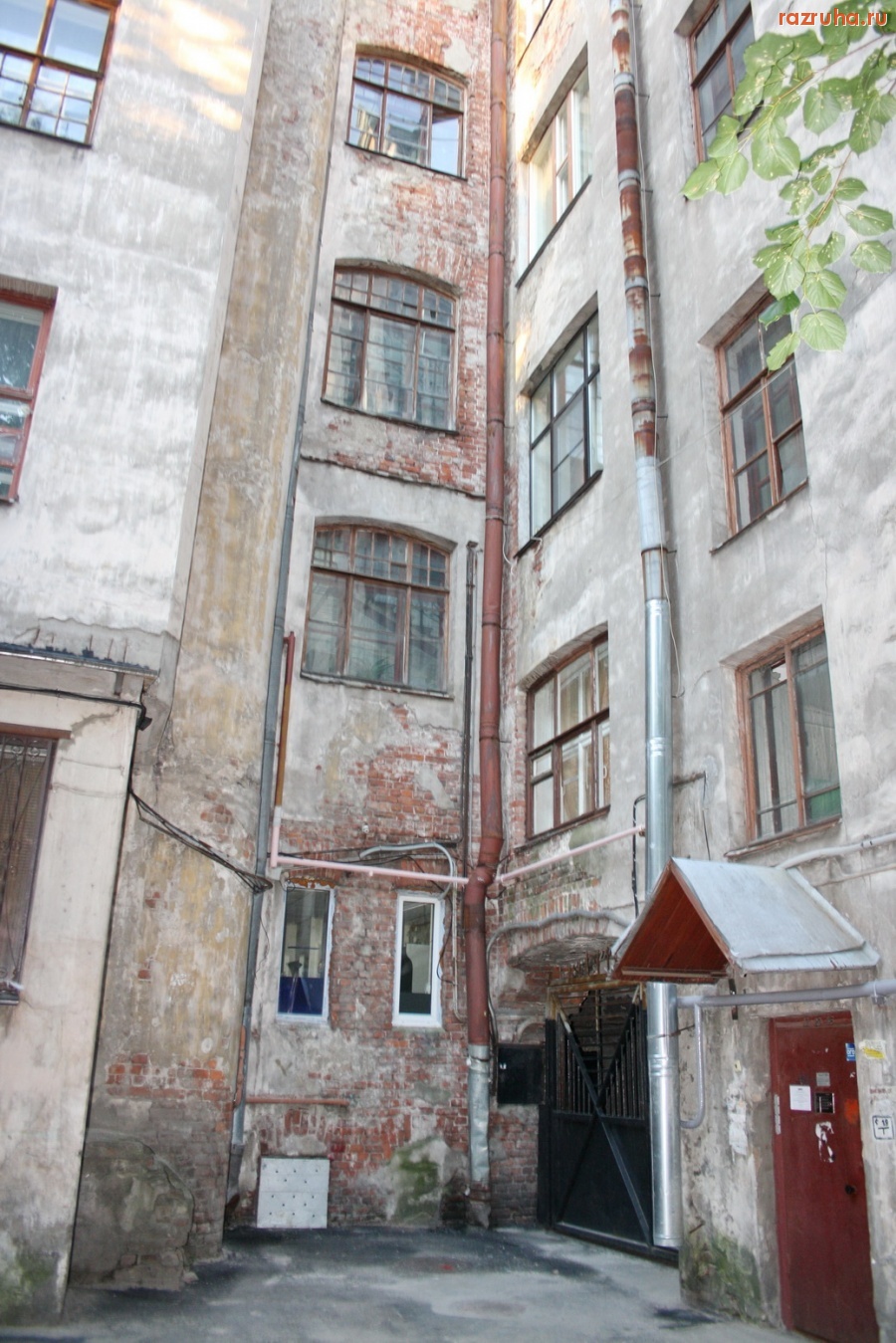 Санкт-Петербург - Санкт-Петербург, Петроградский район. Ул. Б. Монетная 10. Двор, фасад.