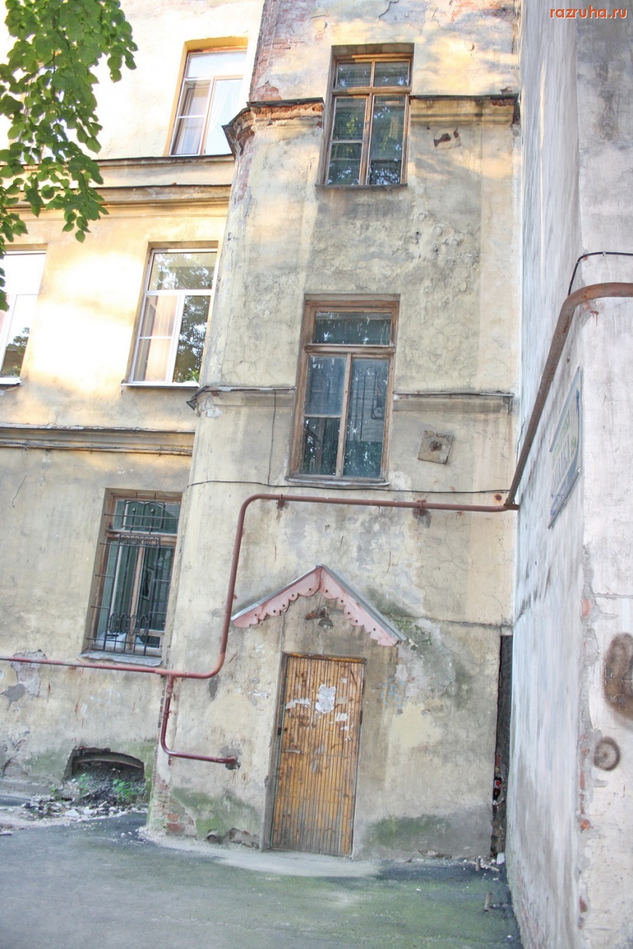 Санкт-Петербург - Санкт-Петербург, Петроградский район. Ул. Б. Монетная 10. Двор, фасад.