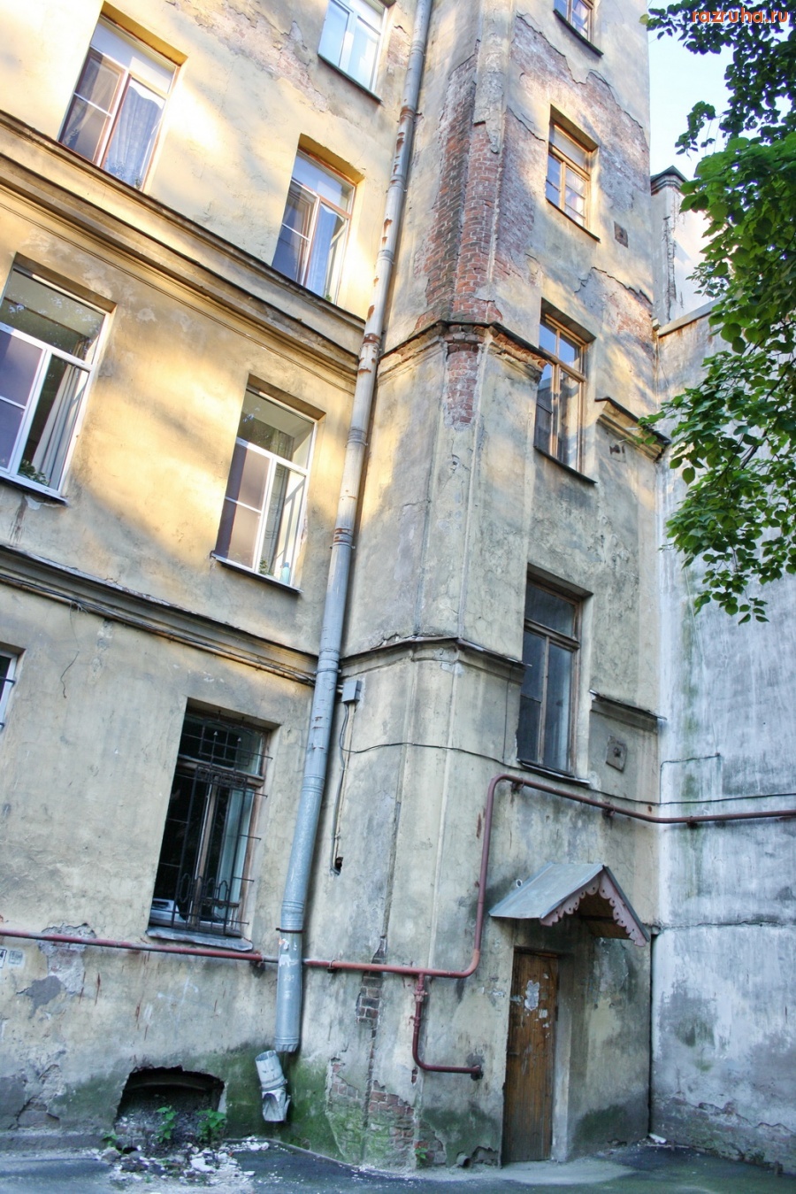 Санкт-Петербург - Санкт-Петербург, Петроградский район. Ул. Б. Монетная 10. Двор, фасад.