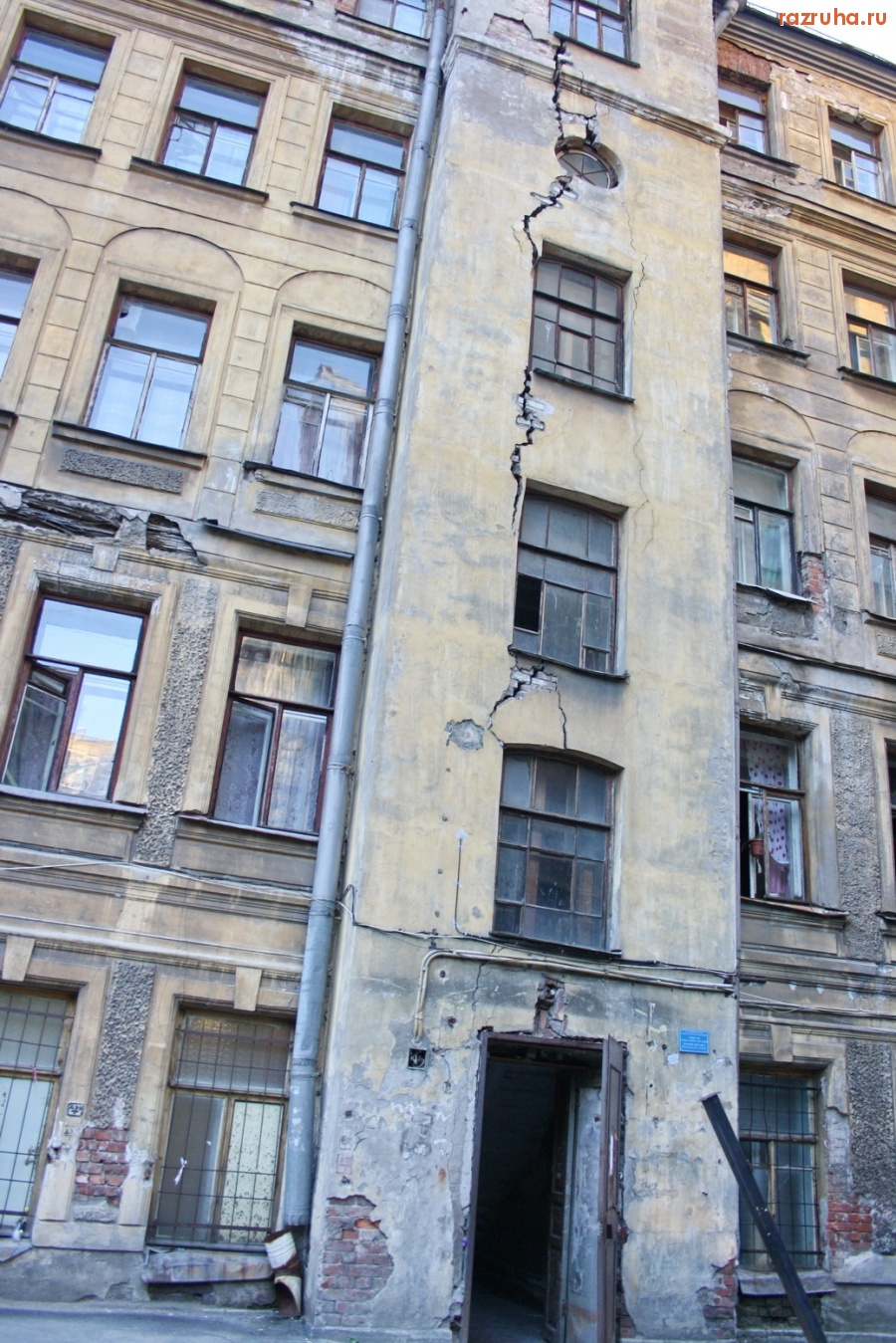 Санкт-Петербург - Санкт-Петербург, Петроградский район, Каменностровский проспект, 24. Дом - кормилец  для чиновников.