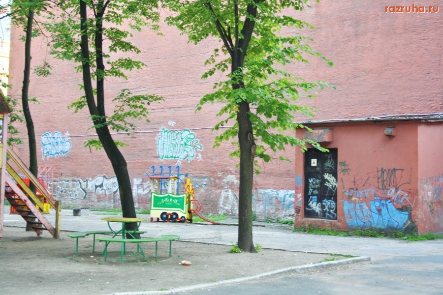 Санкт-Петербург - Санкт-Петебург, Петроградский район, ул. Большая Монетная, д 8. Площадка детского сада. Граффити.