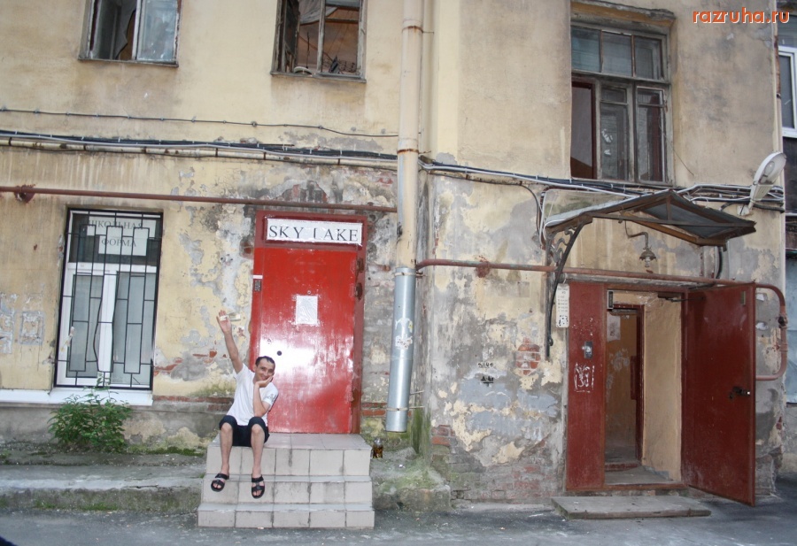 Санкт-Петербург - Санкт-Петербург, Петроградский район, Каменноостровский 26. Дом Бенуа. Новый жилец расселенного дома.