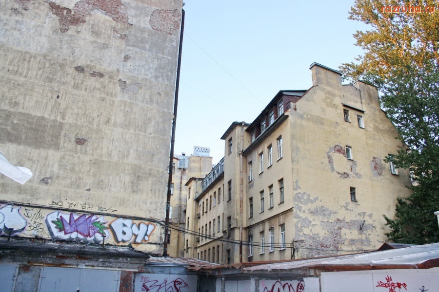 Санкт-Петербург - Санкт-Петербург, Каменностровский проспект, 26-28. Дом Бенуа. В отчетах показуха, на деле разруха.