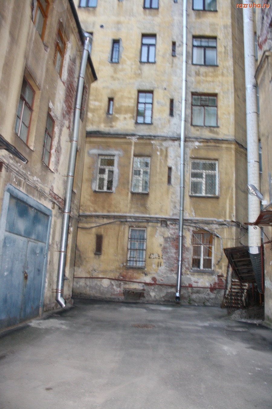 Санкт-Петербург - Санкт-Петербург, Каменностровский проспект, 26-28. Дом Бенуа. В отчетах показуха, на деле разруха.