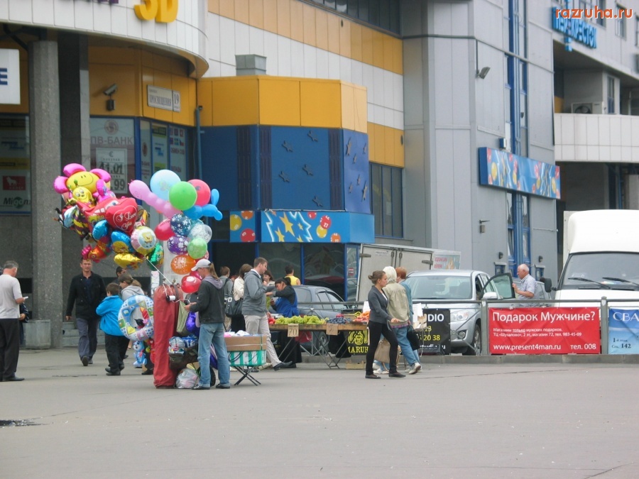 Санкт-Петербург - Приглашение Губернатору и Прокурору Санкт-Петербурга в Выборгский район. Глава администрации Константин Шмелев. Начальник УМВД Дмитрий Бутылкин. Чья кормушка у станции метро Проспект Просвещения ?