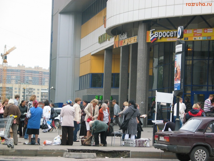 Санкт-Петербург - Приглашение Губернатору и Прокурору Санкт-Петербурга в Выборгский район. Глава администрации Константин Шмелев. Начальник УМВД Дмитрий Бутылкин. Чья кормушка у станции метро Проспект Просвещения ?