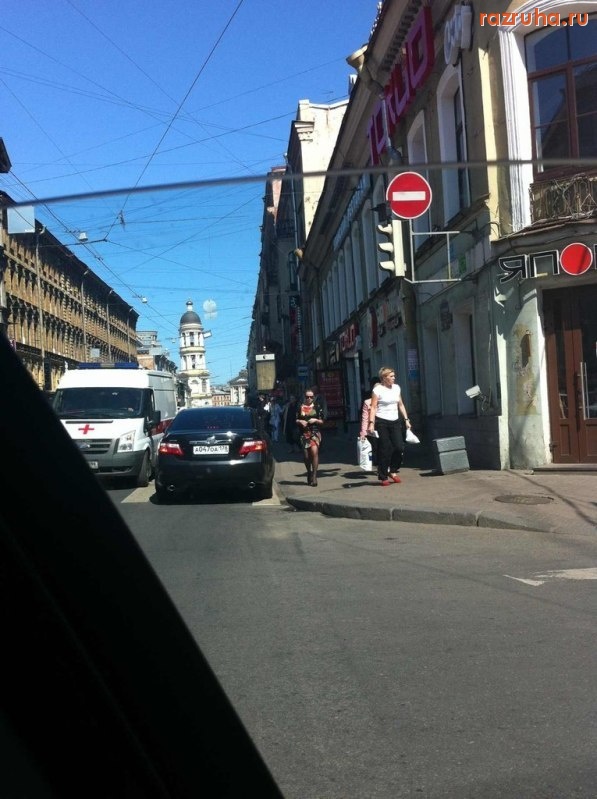 Санкт-Петербург - Чиновник на автомобиле Toyota Camry с номерами питерского ЗакСа А047ОА178 на выделенке помешал машине скорой помощи.