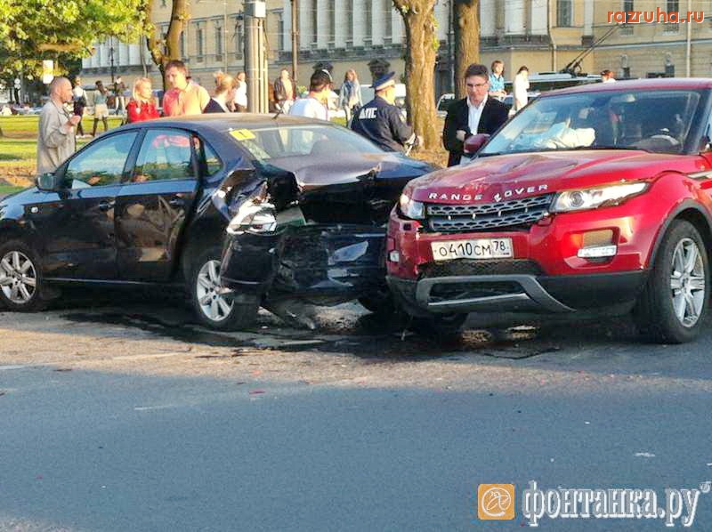 Санкт-Петербург - У Дворцового моста столкнулись шесть автомобилей