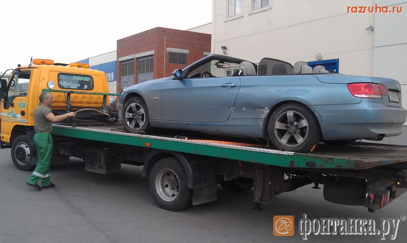 Санкт-Петербург - ДТП. Под Литейным мостом на дорогу вылили реагенты против обледенения - уже случилось 2 ДТП