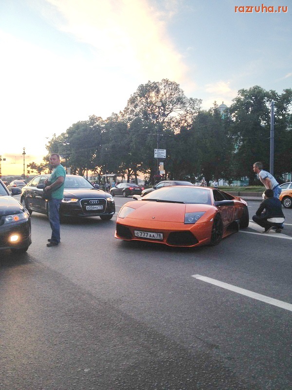 Санкт-Петербург - В Адмиралтейском районе протаранили 