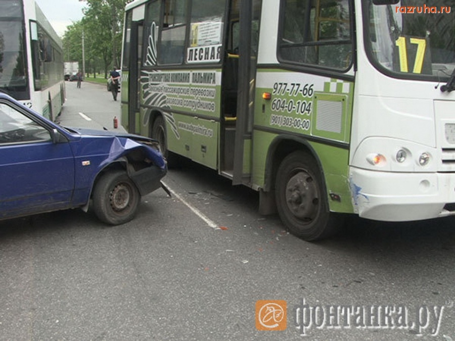 Санкт-Петербург - На Бестужевской ДТП с маршруткой заблокировало движение