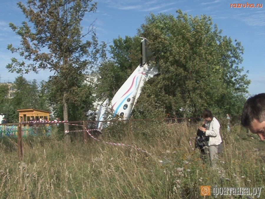 Санкт-Петербург - Катастрофа. Самолет упал на территорию детского сада.