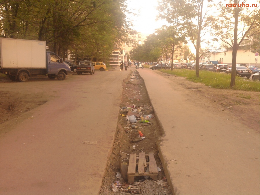 Санкт-Петербург - Улица Звездная перекопана с осени