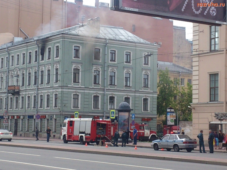 Санкт-Петербург - Горит квартира на углу Измайловского и 11-й Красноармейской