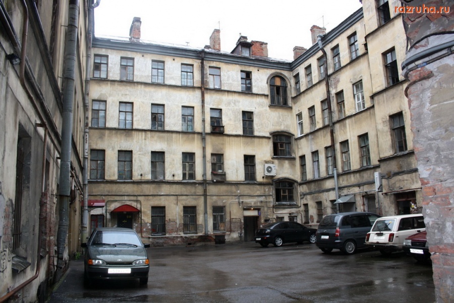 Санкт-Петербург - Петроградский район. Большой пр ПС, 28.Дом расселяют, но вновь заселяют. Чиновники-ворье-корупционеры, члены партии власти ЕР из ГУЖА и администрации. За взятки. Возбуждено очередное уголовное дело.