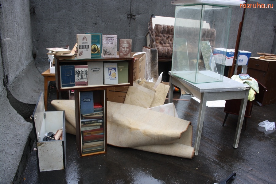 Санкт-Петербург - Петроградский район. Неужели ныне место классики на помойке? Докатились!