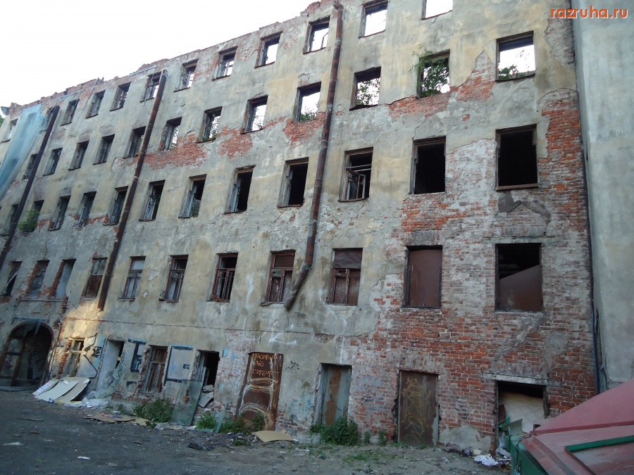 Санкт-Петербург - Петроградский район. Б. Разночинная ул. дом 6. Сгорел в 2002.  13 лет здесь свалка мусора, притон бомжей, наркоманов, насильников.  Муниципалитет Петровский. Депутат ЗакСа В. Макаров. Глав района Гладунов.