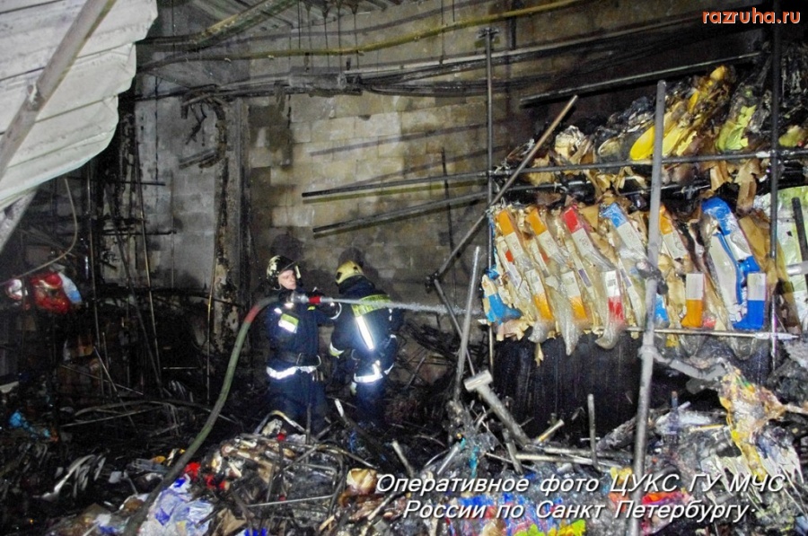 Санкт-Петербург - Пожар в ТРК «Лондон Молл». на ул. Коллонтай.