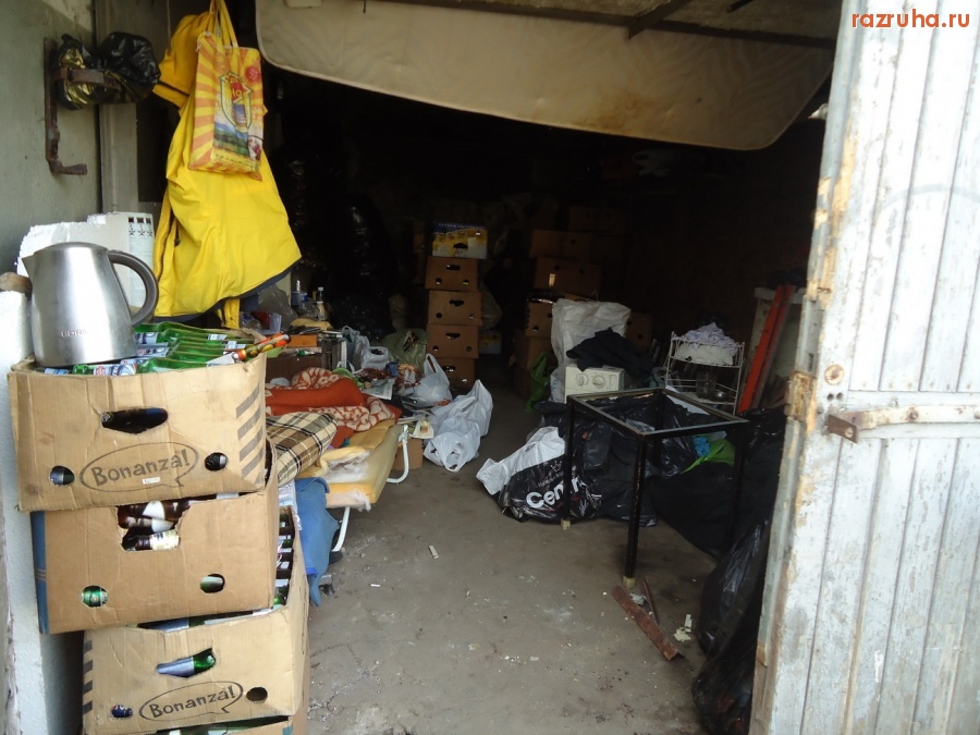 Санкт-Петербург - Прокурору Санкт-Петербурга. Цена человеческой жизни - взятка чиновнику Петроградского района?  Ул. Колтовская. В частном гараже много лет круглосуточно продают технический спирт. Торговцы утверждают, что хозяин платит чиновникам администрации.