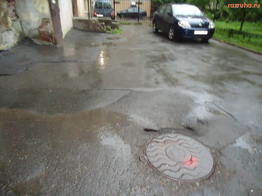 Санкт-Петербург - Петроградский район. Двор дома 23 по ул Блохина. МС  МО Введенский.  Глава Калядин О.С.