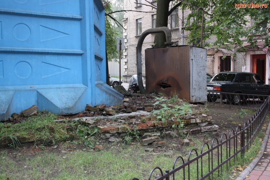 Санкт-Петербург - Глава Петроградской администрации Алексей Делюкин: в 2009 году реализована 4-хлетняя  программа благоустройства дворов...