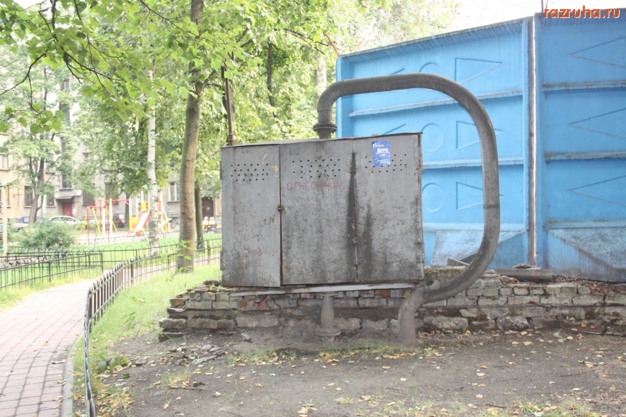 Санкт-Петербург - Петроградский район. НАБЕРЕЖНАЯ АДМИРАЛА ЛАЗАРЕВА, 18-20.