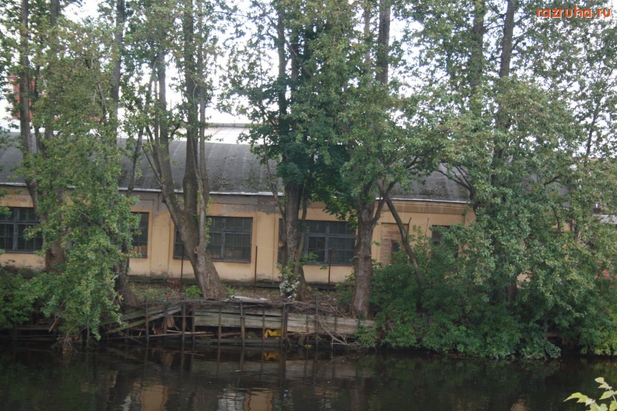 Санкт-Петербург - Петроградский район. Набережная реки Ждановки.